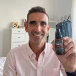Pilot David hält eine ZEROLIMITS Flasche im Videotestimonial